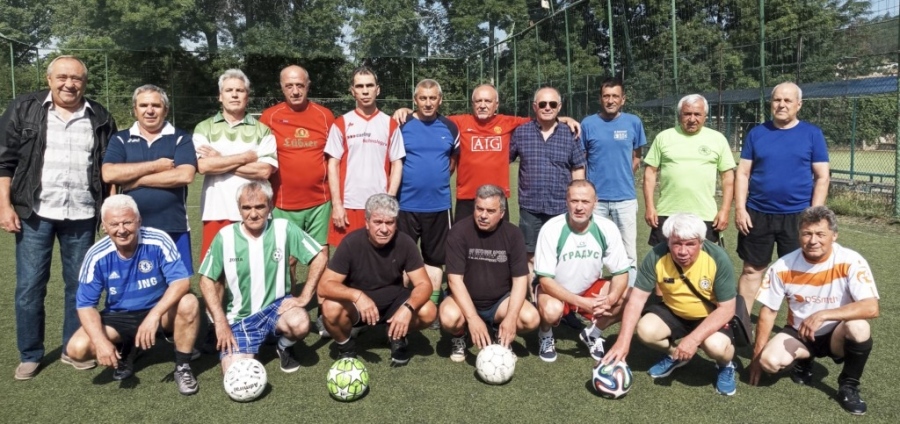 След близо 40 години ветераните на ”Оборище” възкресиха футболна романтика